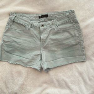 Levi Jean shorts color is more turquoise or minty green